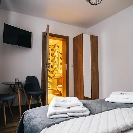 ホームステイ Goralove Pole ブジェギ