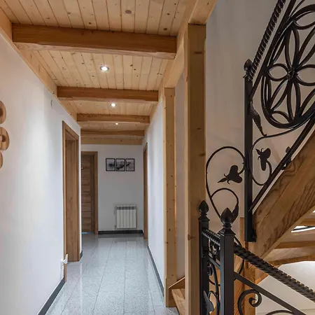 ホームステイ Goralove Pole ブジェギ